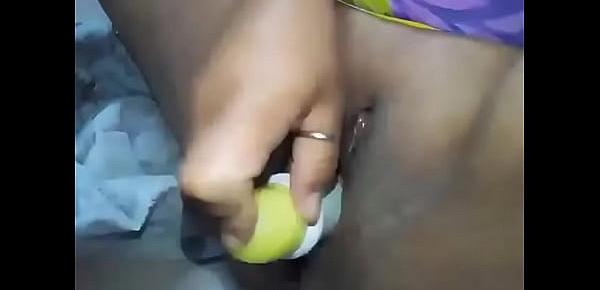  Masturbación vaginal de mi amiga con un desodorante